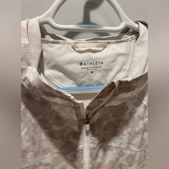 Athleta Camo RUNNING FREE REFLECTIVE JACKET Pink White M EUC - Picture 3 of 15